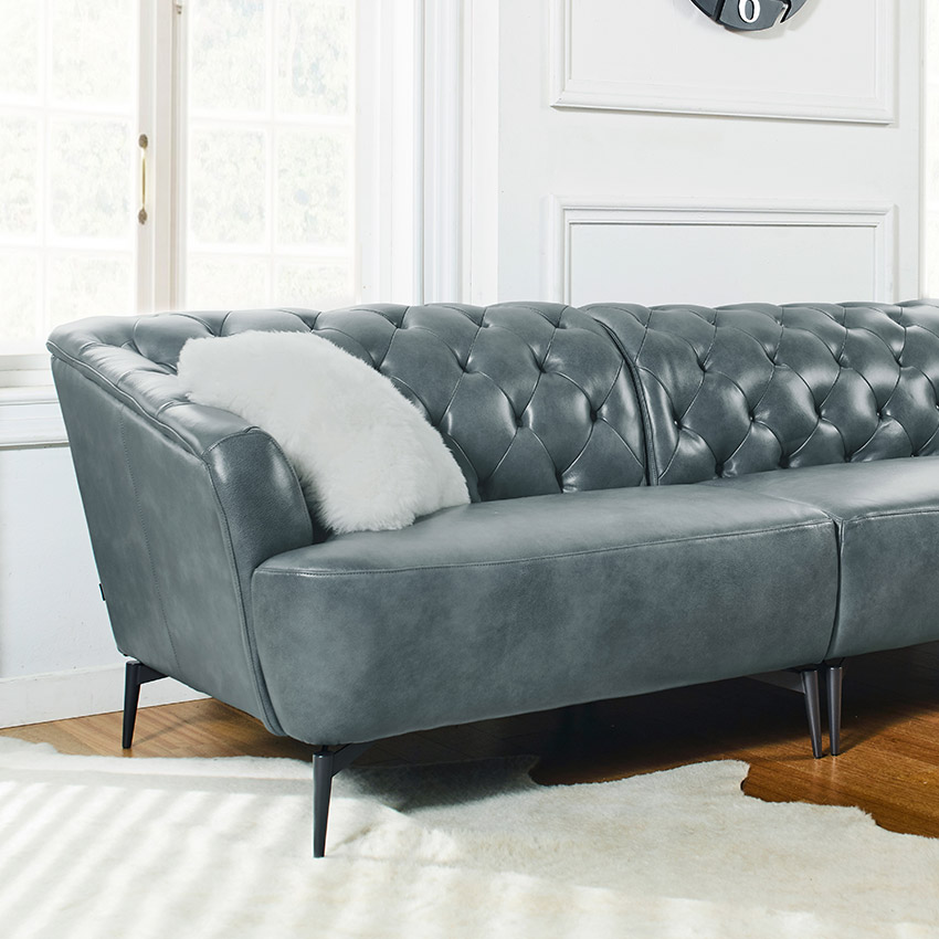 <b>10509 Chesterfield</b>Leather Sofa