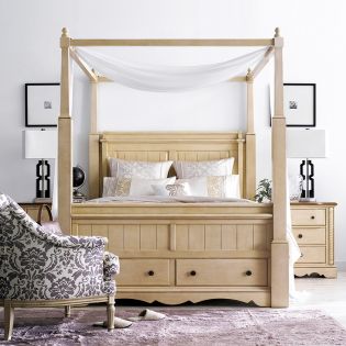 B2806  Canopy Bed
